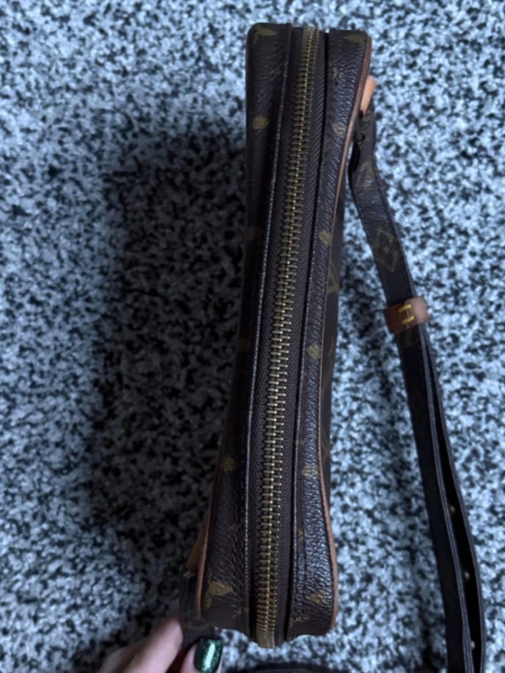 Authentic Louis Vuitton Marley Shoulder Bag - Picture 3 of 15